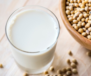 Khi bị ho có nên kiêng uống sữa đậu nành