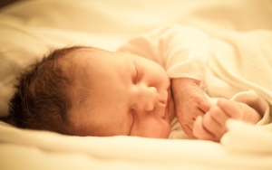 Trẻ sơ sinh dưới 1 tháng tuổi bị ho: Bố mẹ nên làm gì?